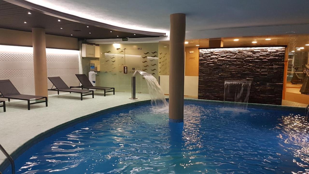 Family Room Spa access,965196550:JPEG