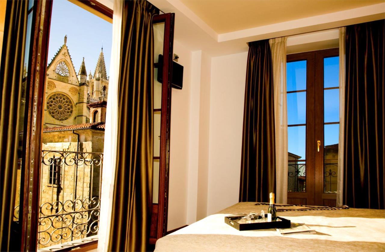 Queen Room with Balcony