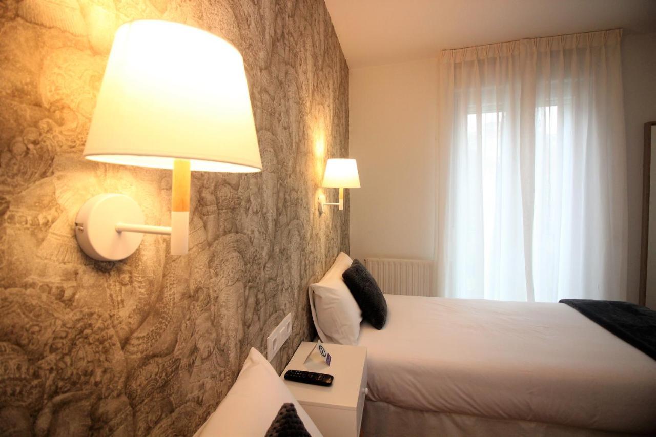 Twin Room,1765909934:JPEG