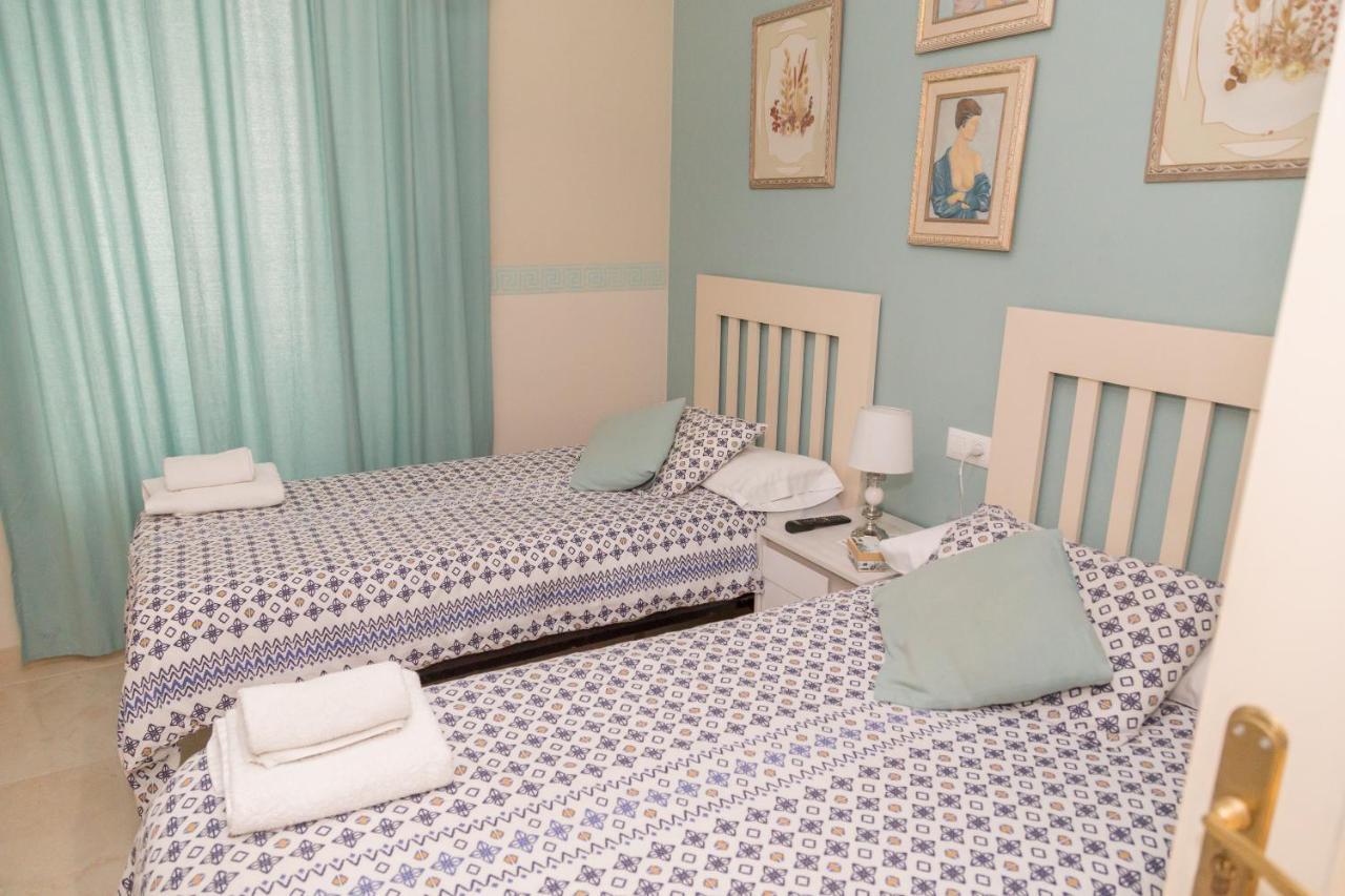 Twin Room with Private External Bathroom