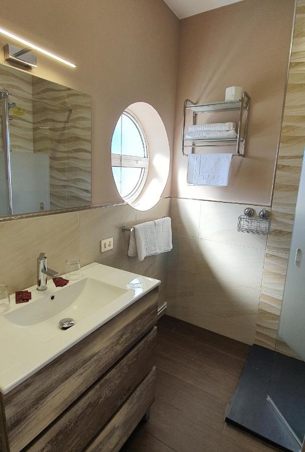 Single Room,982863427:JPEG
