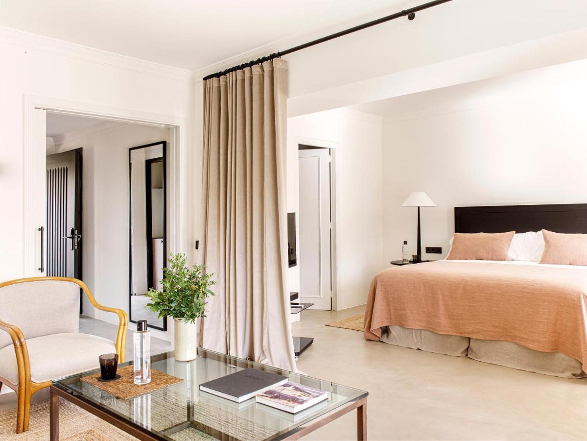 Suite with Private Pool,989522032:JPEG