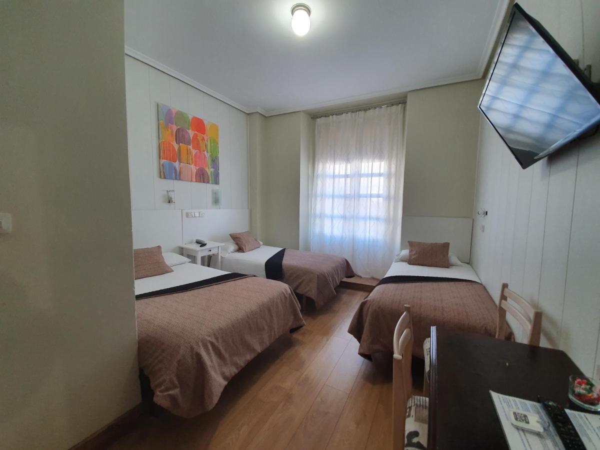 Triple Room Puerta del Sol Views,997779516:JPEG