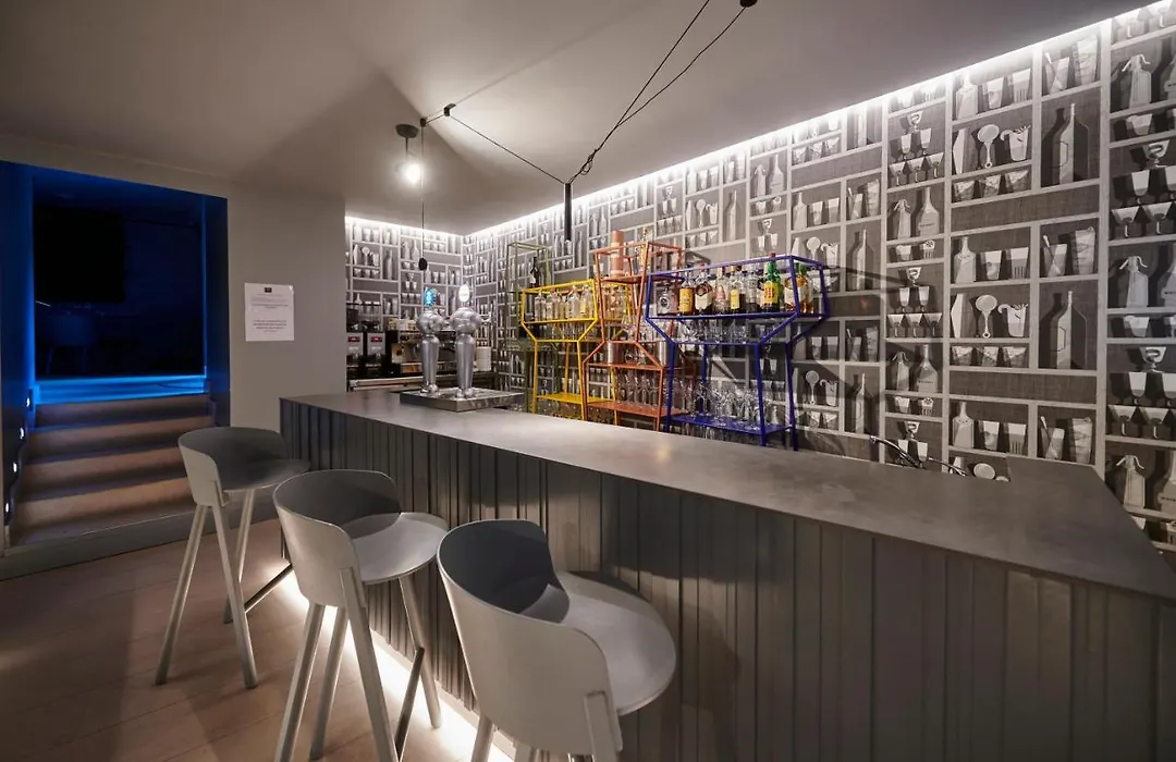 Hostal Lola-1