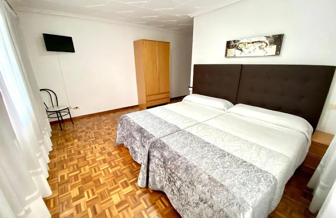 Garden Lodge Hostal Evencio-1
