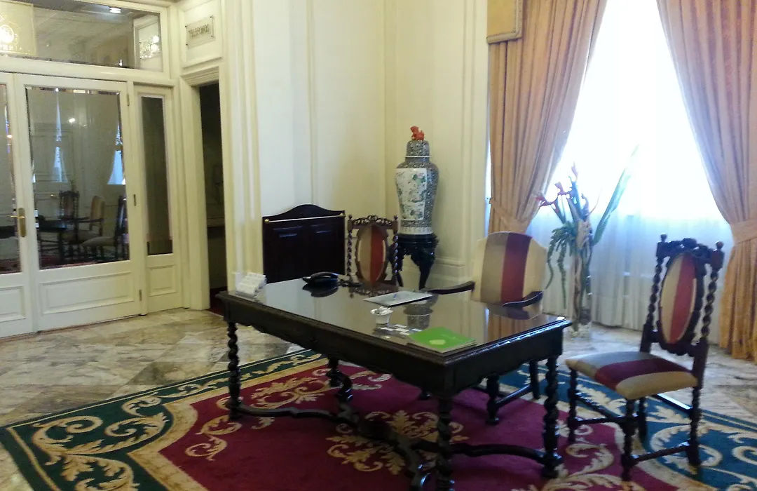 Hotel Carlton-1