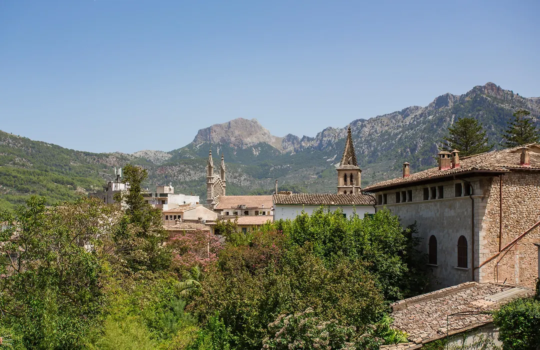 Hotel Ca'l Bisbe-1