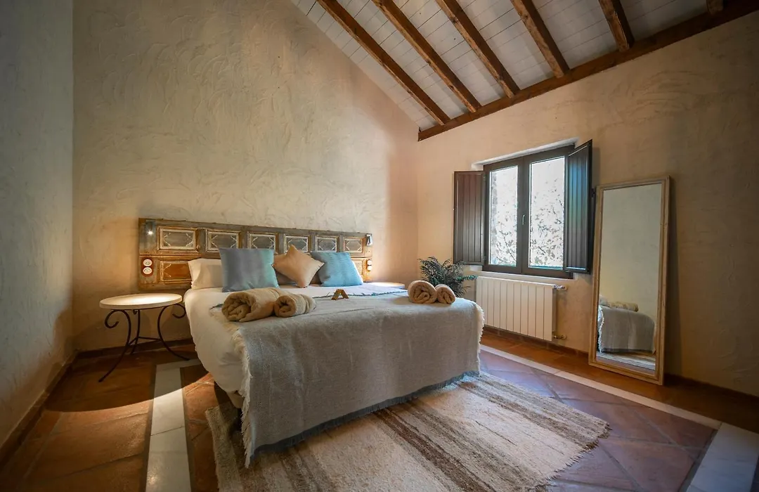 Eco Hotel Cueva Del Gato-1
