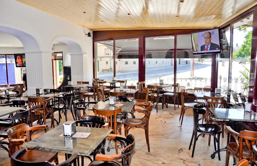 Hostal Cafetería La Rotonda-1
