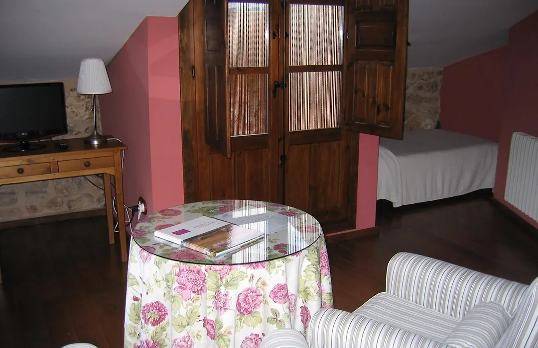 Hotel de Montaña Cueva Ahumada-1