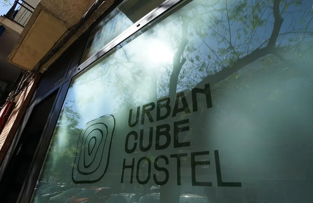 Urban Cube Hostel Sevilla-1