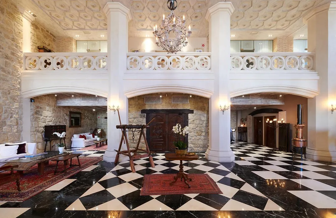 Hotel Pago De Cirsus-1