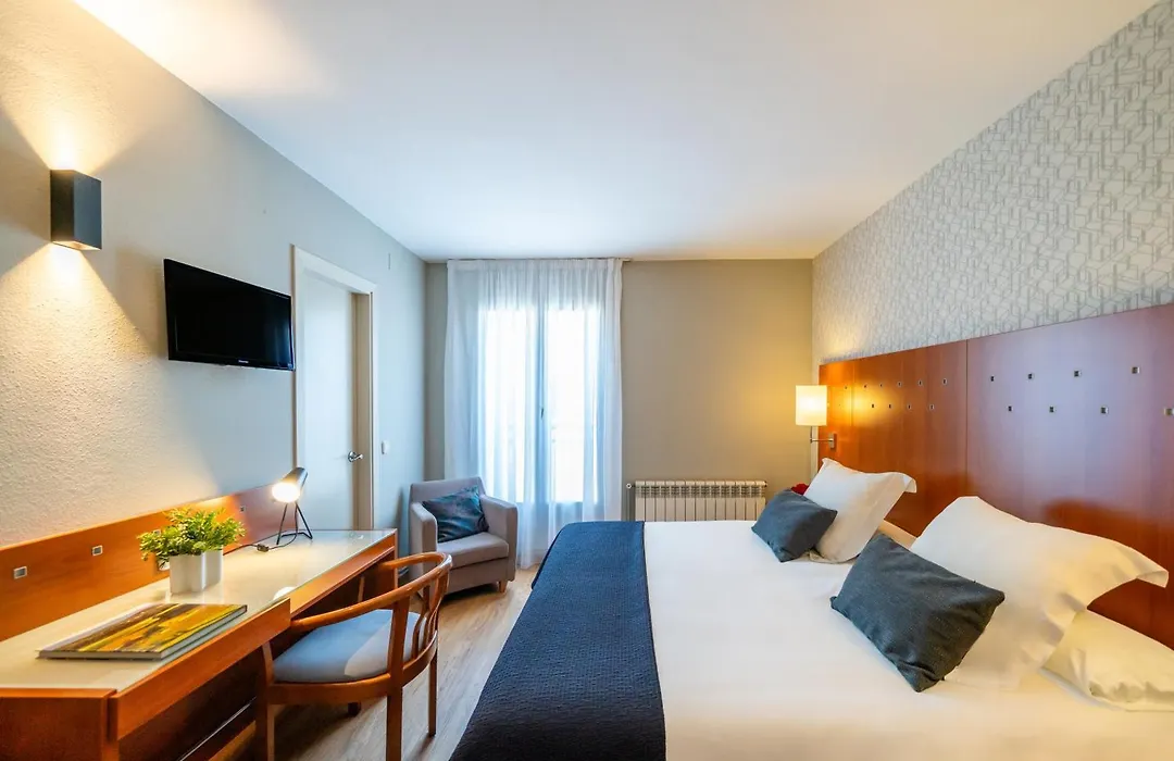 Hotel J. Balmes Vic-1