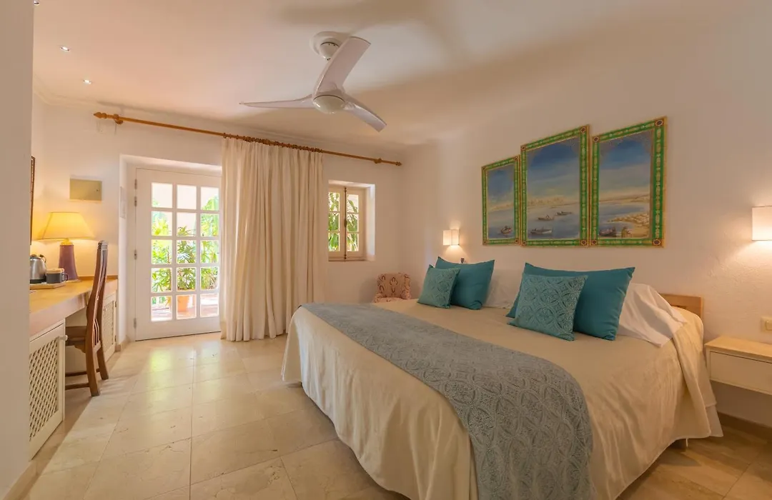 Hurricane Beach Hotel-1