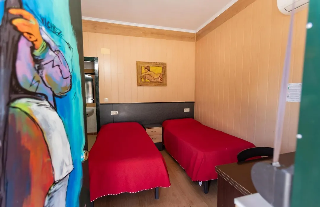 Hostal - Bungalows Camping Cáceres-1