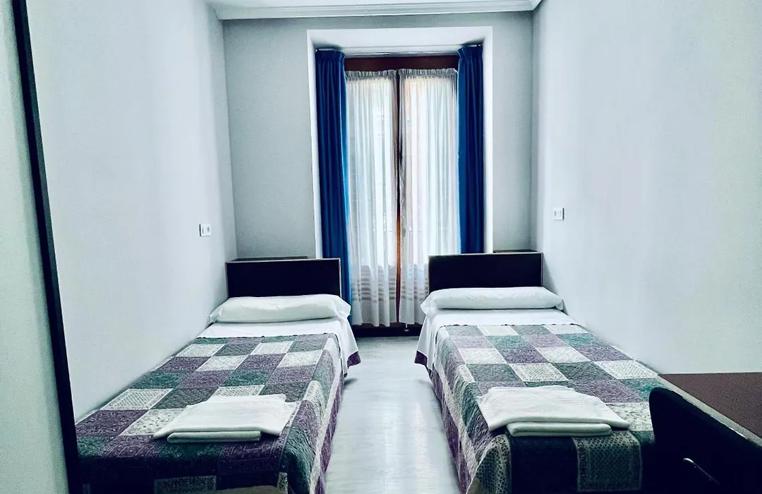 Hostal Conde De Alba-1