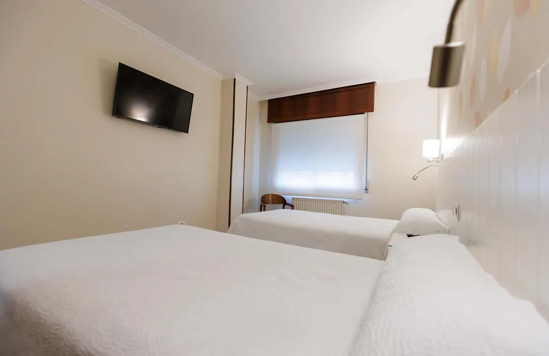 Hotel O Cruceiro-1