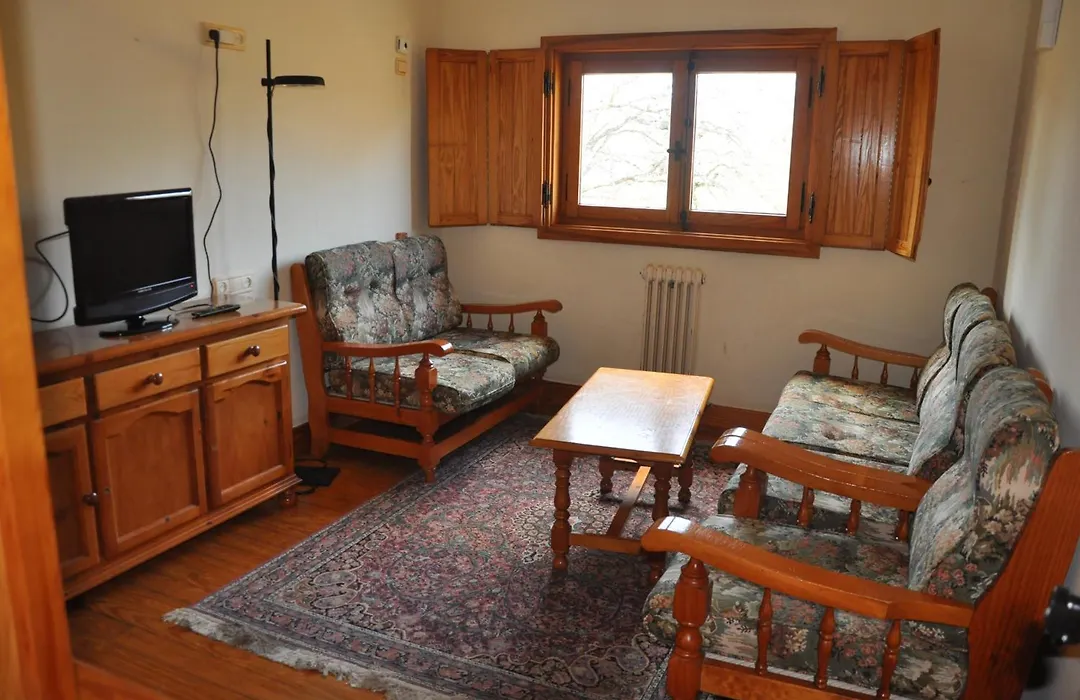 Albergue Juvenil Espinosa de los Monteros-1