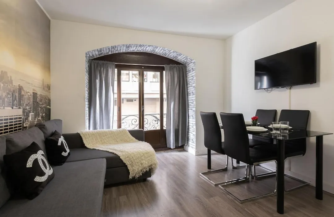 Apartamentos Day Madrid VALVERDE Centro Gran Via Sol Malasaña-1