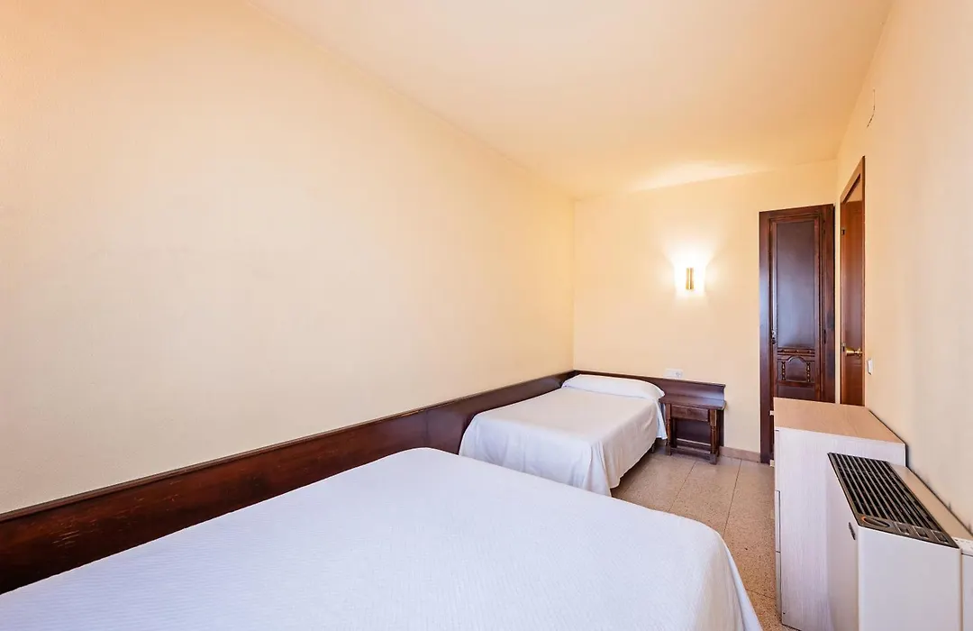 Hotel La Perla D'Olot-1