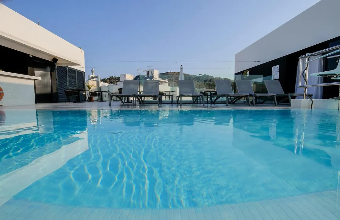 Azuline Hotel M-1