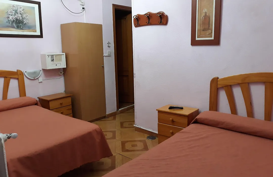 Hostal Fuentesol-1