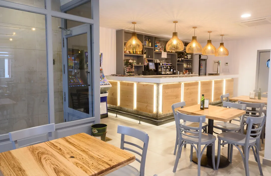 Hostal La Isla-1