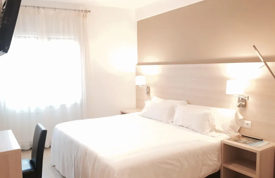 Hotel Carbonell-1