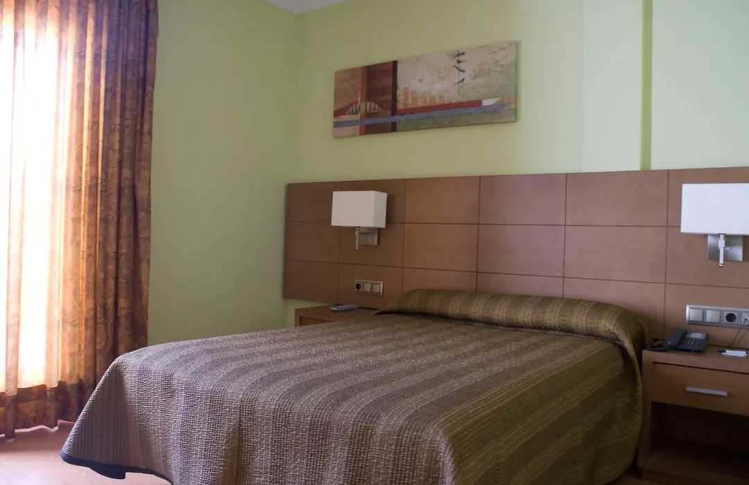 Hotel 4C Puerta Europa-1