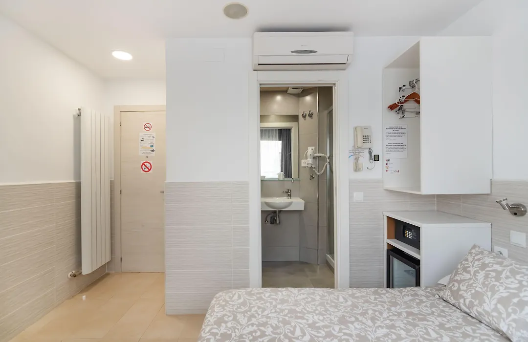Hostal House-1