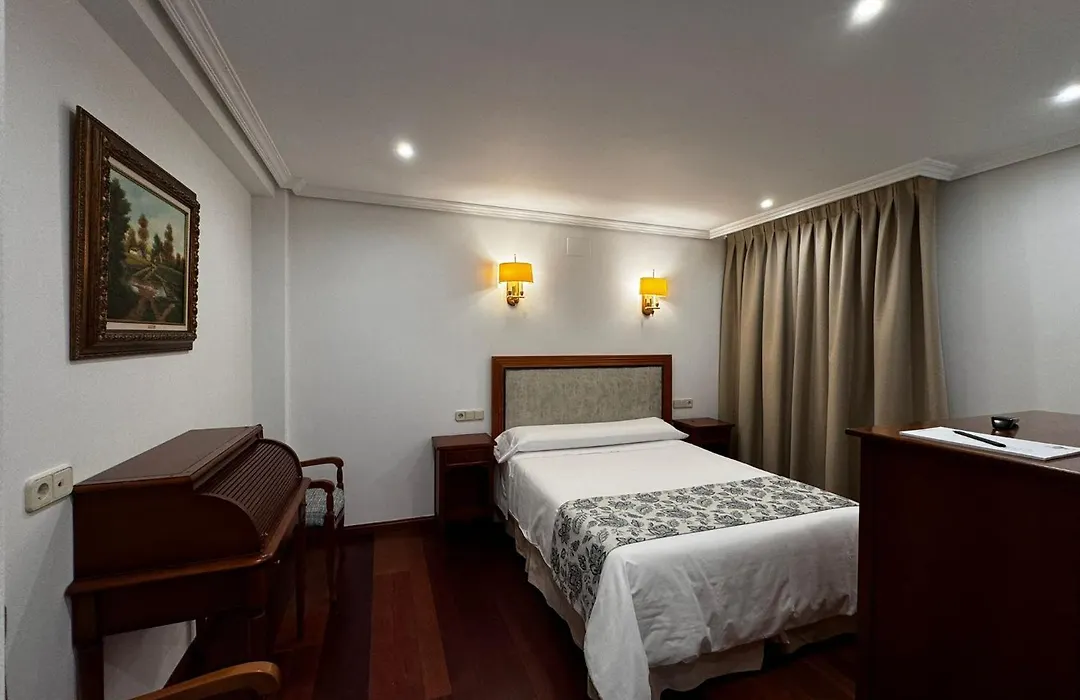 Hotel 103-1
