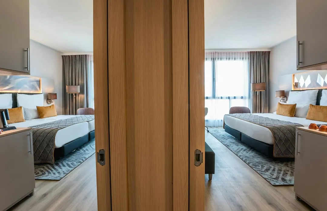 Leonardo Royal Hotel Barcelona Fira-1