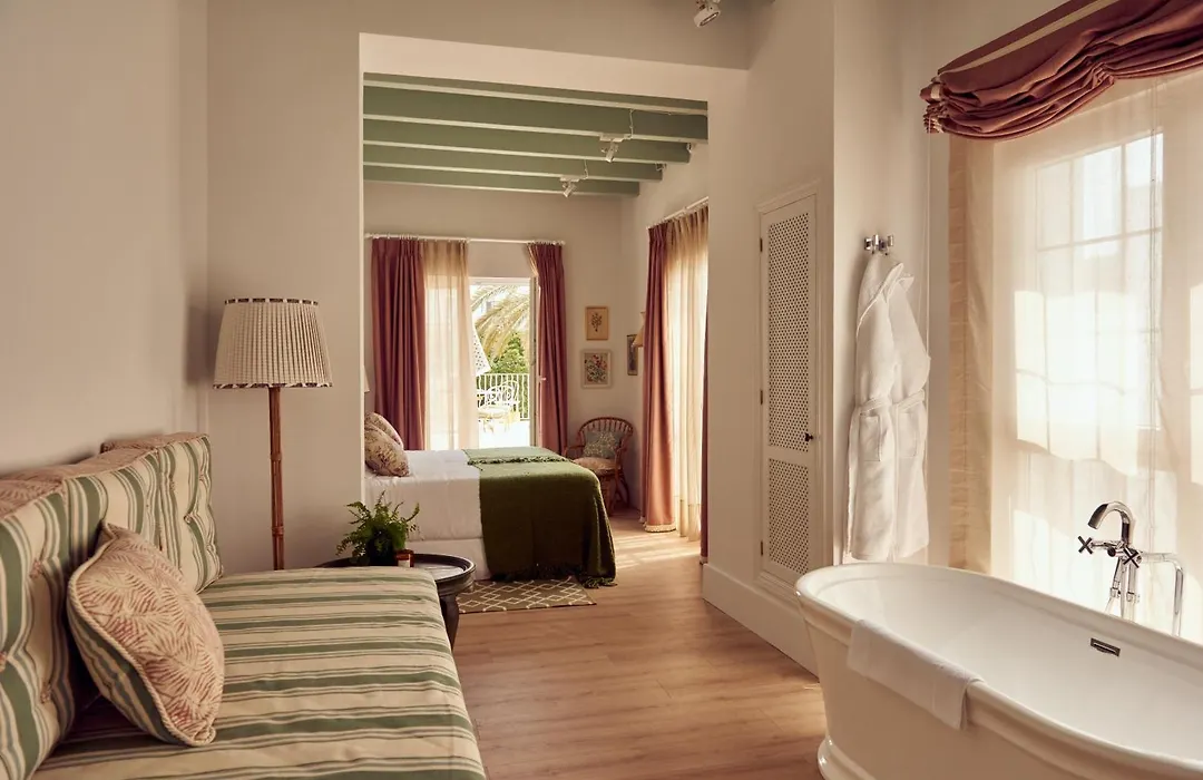 Cristine Bedfor Mahon Boutique Hotel-1