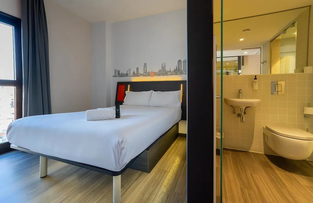 Easyhotel Barcelona Fira-1