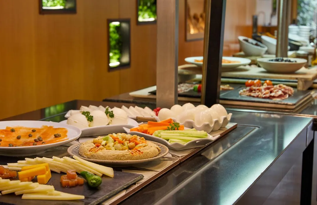 Crowne Plaza Madrid - Centre Retiro By Ihg-1