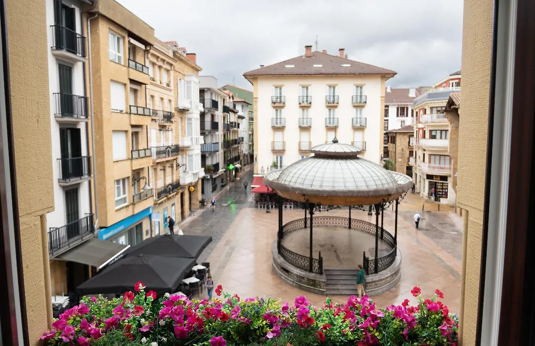 Musika Plaza-1