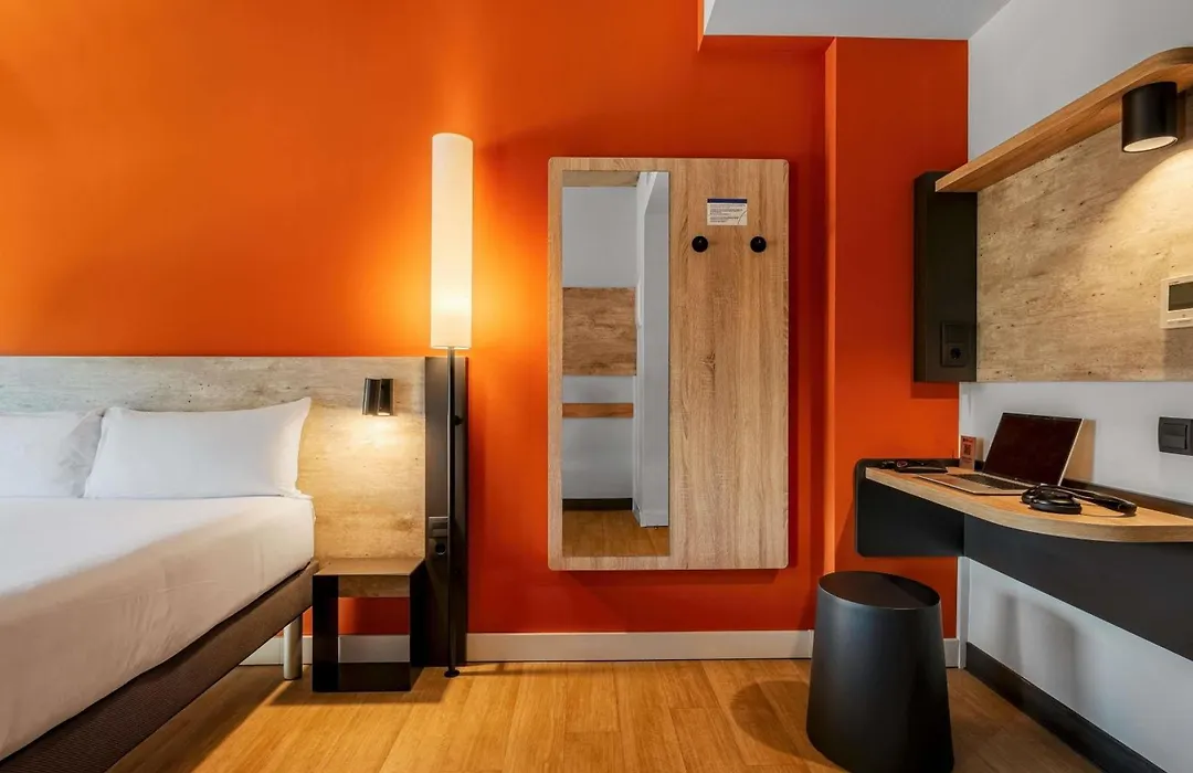 Ibis Budget Madrid Aeropuerto-1