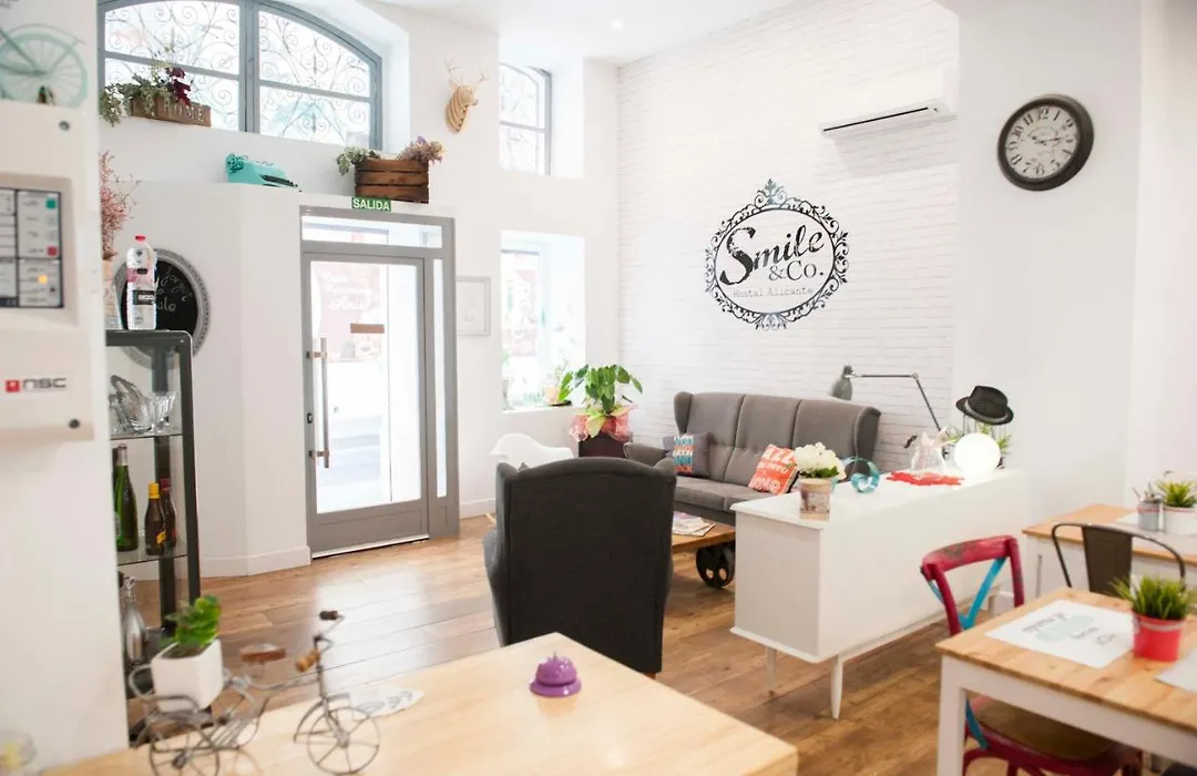 Hotel Smile & Co Hostal Boutique-1