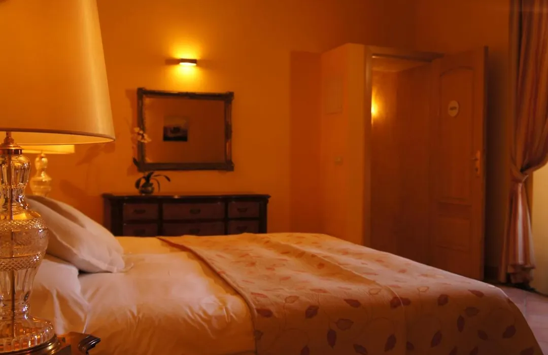 Petit Hotel Alaro-1