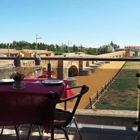 Hostal Don Suero De Quinones-3