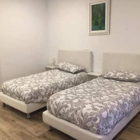 Rooms H Skyline-3