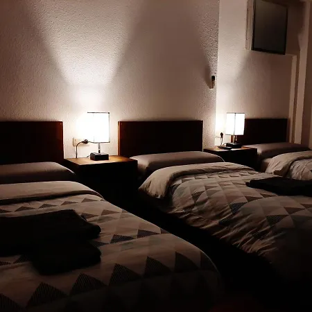 Hostal&Apartamentos La Mar-3