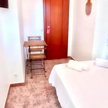 Gran Via Guesthouse-3