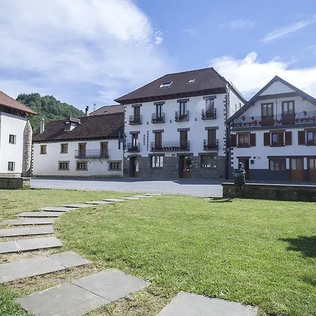 Hotel Rural Auñamendi-3
