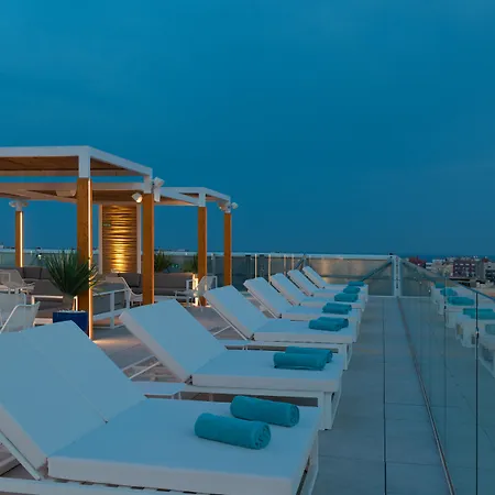 L'Azure Hotel & Spa 4Sup-3