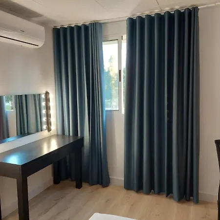 Hostal Garden Rous-3