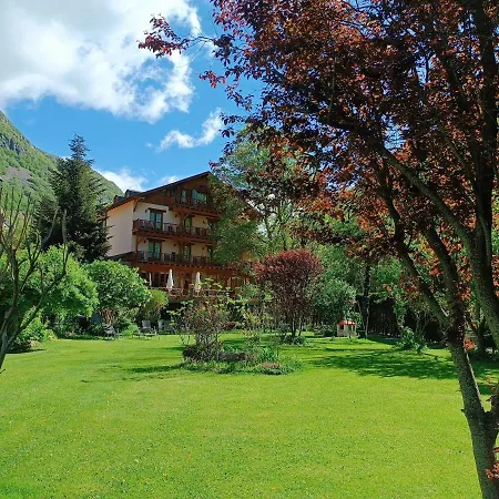 Hotel Estanys Blaus-3