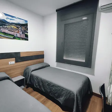 Hostal Rioja Condestable-3