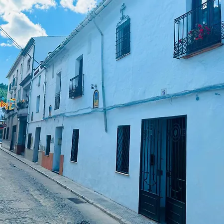Oliva Courtyard Guesthouse-3
