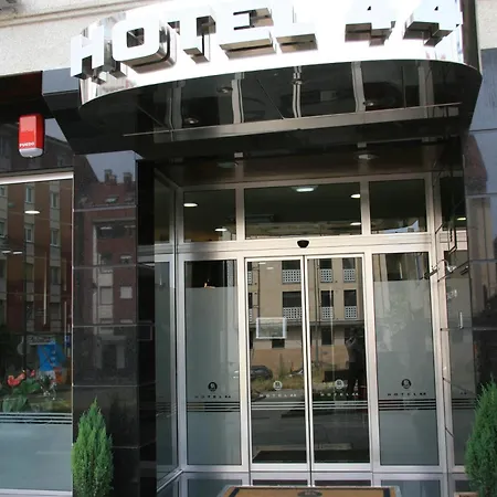 Hotel 44-2